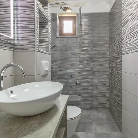 2 Bedroom Lovely In Apartment