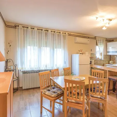 Apartment 2 Bedroom Lovely In *