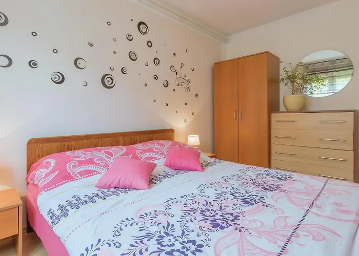 Two-bedroom In 아파트 *